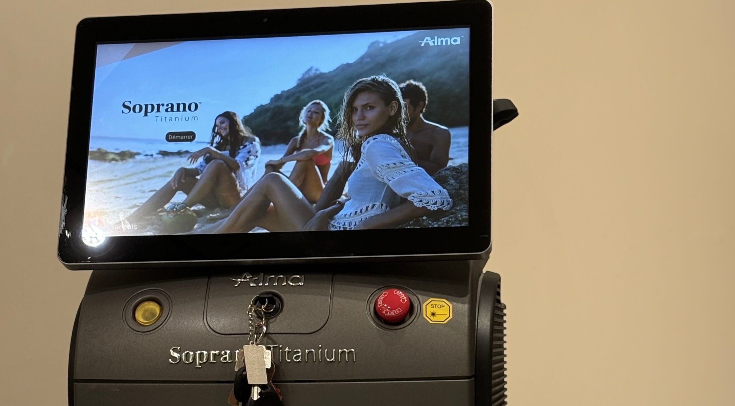 Soprano Titanium chez ELORA Laser à Laval, Québec, CA. Technologie laser avancée pour soins esthétiques.