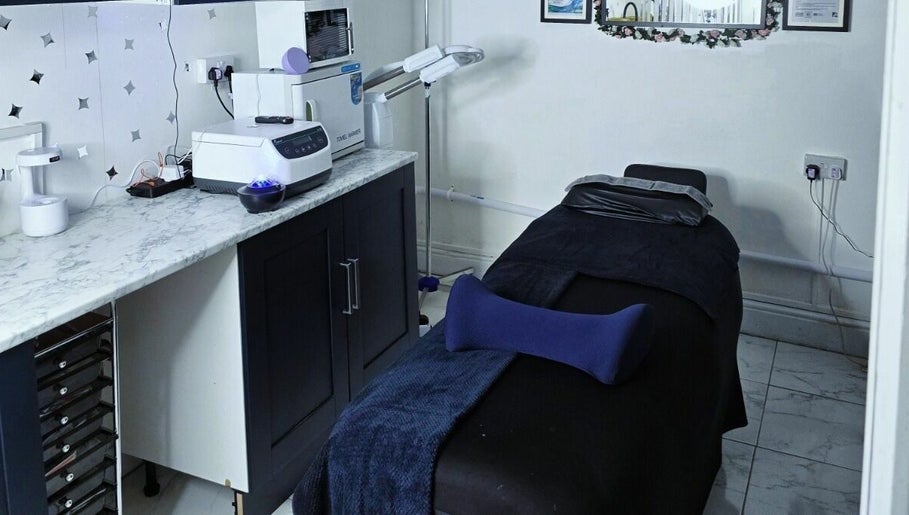 J Luxe Medical Aesthetics image 1