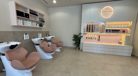 Pose Salon