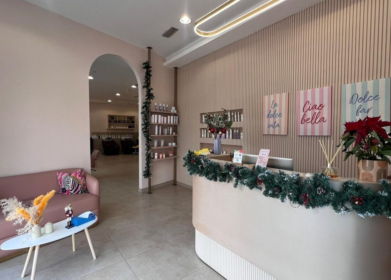 Welcoming reception at InHair Salon, Dubai, Dubai, AE with chic decor and cozy seating.