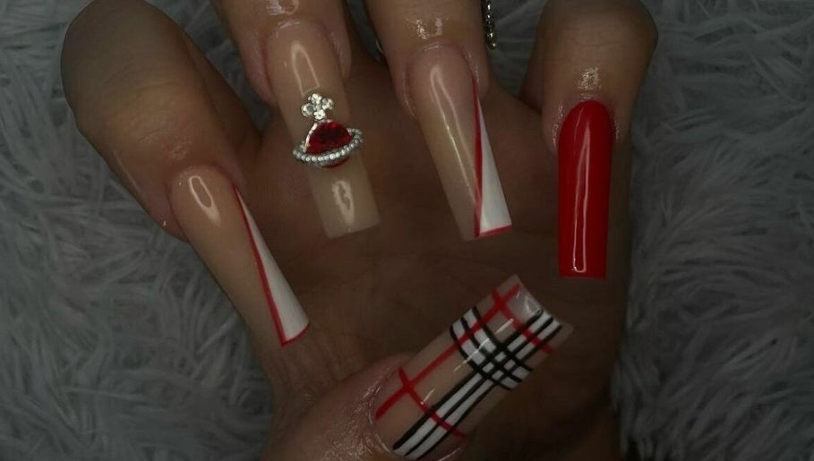 Chamixo Nails image 1