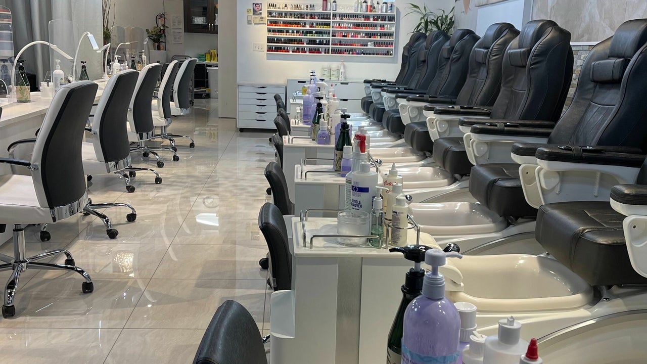 Binny's Nail Bar - From Tips to Toes, You are Beautiful. Get a new shine  for future. Extravagant, Friendly NAIL SERVICE, HAIR EXTENSIONS and  Permanent EYE LASHESH at an Affordable Price. HURRY