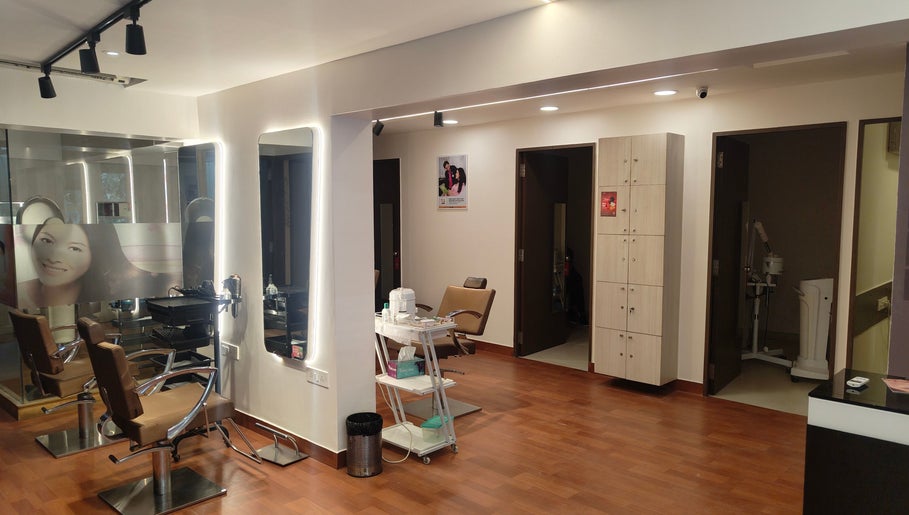 YLG Salon Besant Nagar image 1