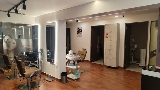 YLG Salon Besant Nagar