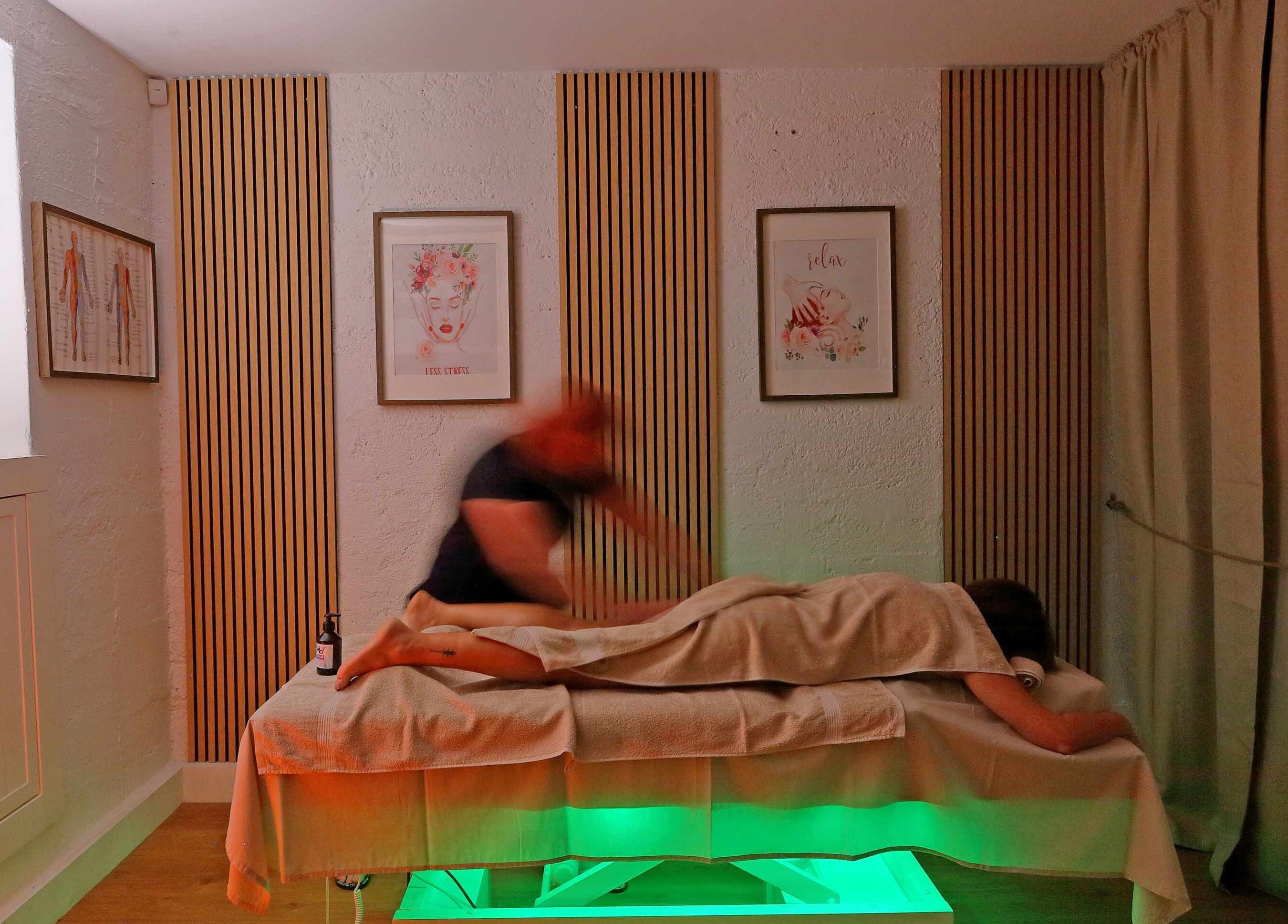 Masaža v Studio Tri Krasne, Ljubljana: sproščujoče okolje z modernim dizajnom.