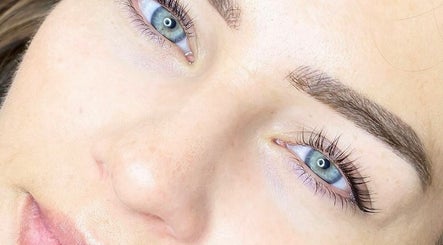 Ibs Eyelashes and Brows – obraz 3