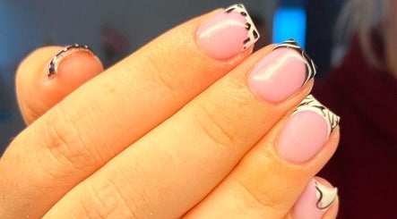 PrettyLittleNails image 3