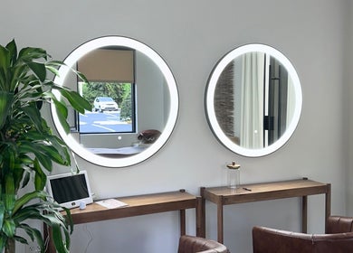 Stylish vanity mirrors at Toma Head Spa Orlando in Lake Mary, Florida, US, enhancing modern beauty ambiance.