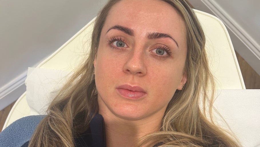 Essential Brows image 1