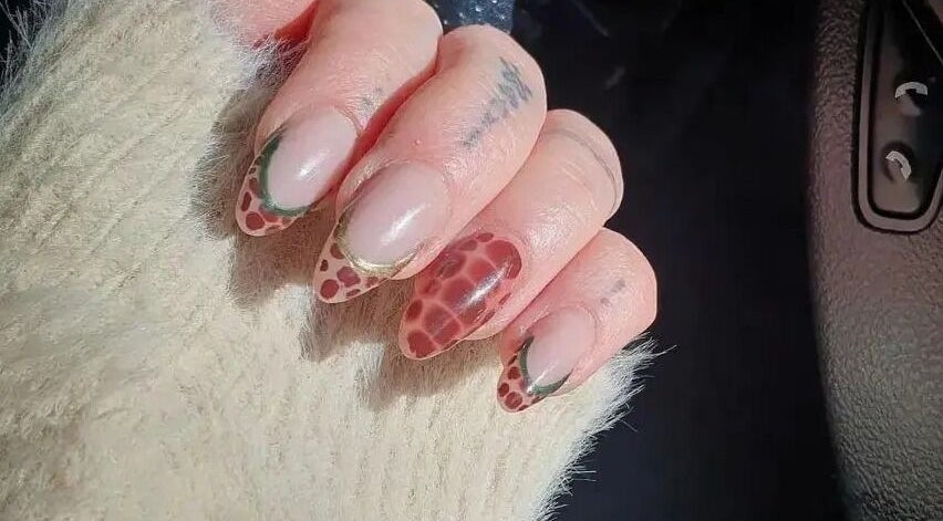 Elegant turtle nail art at Lash L'uxe & beauty, Peterborough, England, GB, showcasing intricate designs.