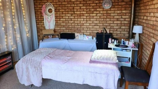 Simply Stunning Lash and Brow Studio