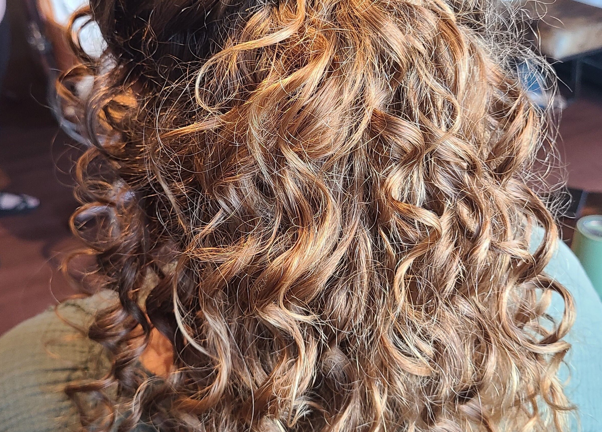 Beautiful curly hairstyle at Gorgeous You Salon & Spa in Bridgeview, Illinois, US, showcasing expert styling.