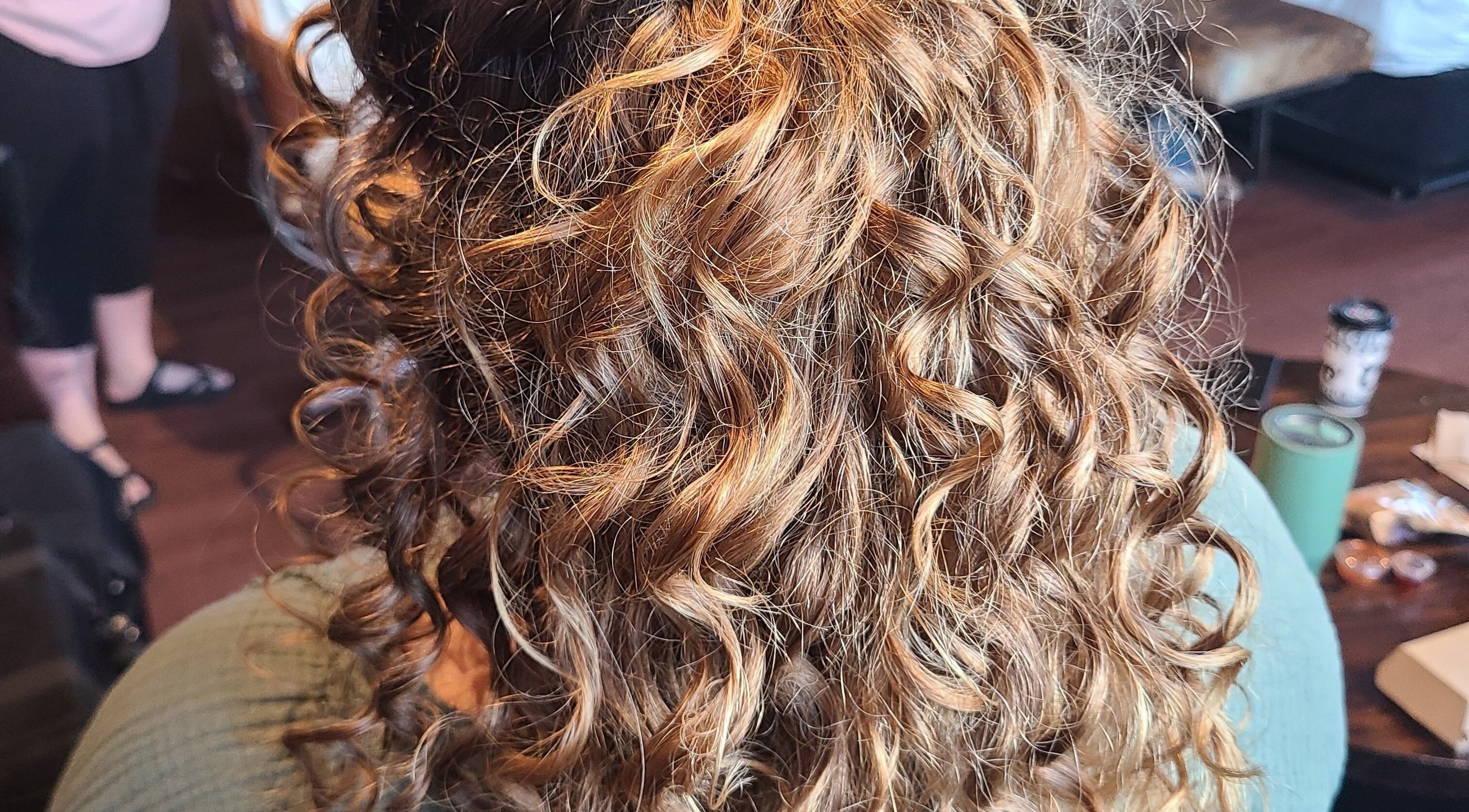 Beautiful curly hairstyle at Gorgeous You Salon & Spa in Bridgeview, Illinois, US, showcasing expert styling.