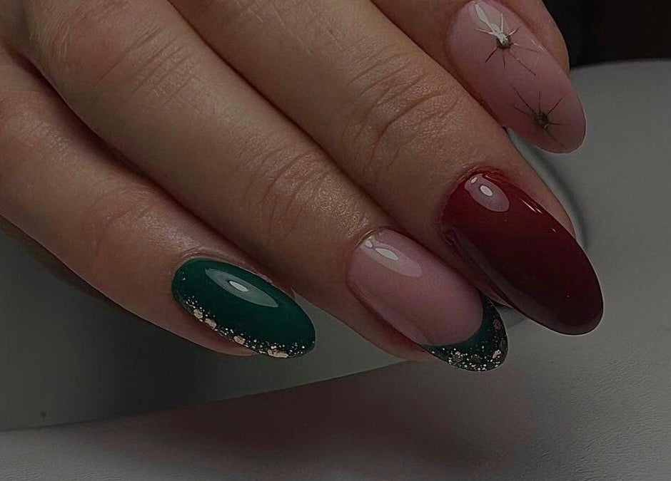 Manichiură elegantă cu lacuri verde și roșu la Guapa Studio, Cluj-napoca, Județul Cluj, RO.