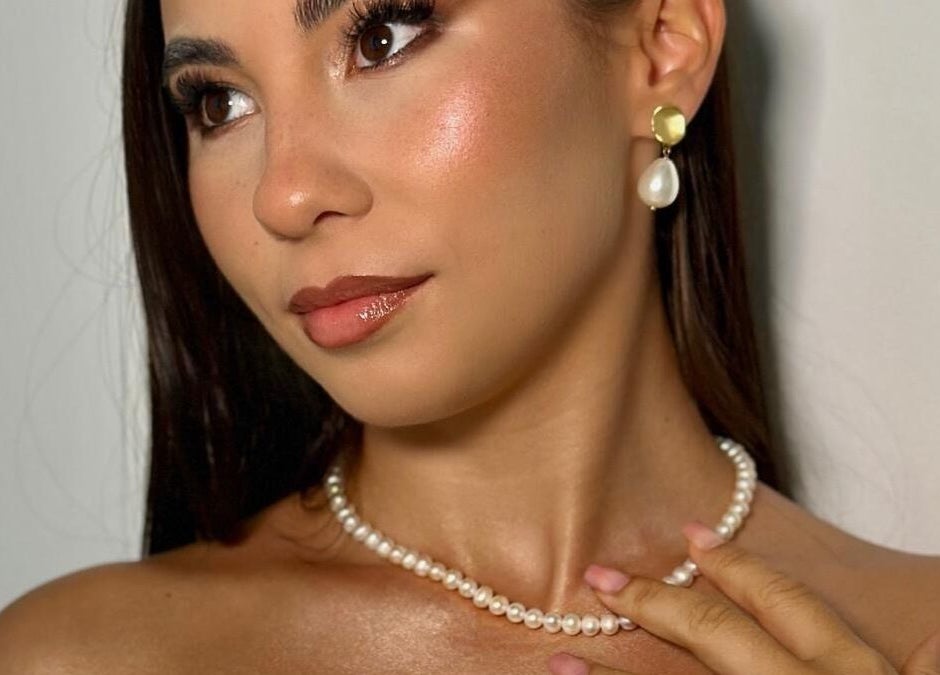 Portret sofisticat la Guapa Studio, Cluj-napoca, Județul Cluj, RO, cu accente elegante și naturalețe radiantă.