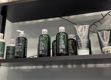 Προϊόντα περιποίησης στο Basement Hair Project, Αγία Παρασκευή, GR.