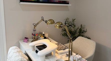 Manis By Mais