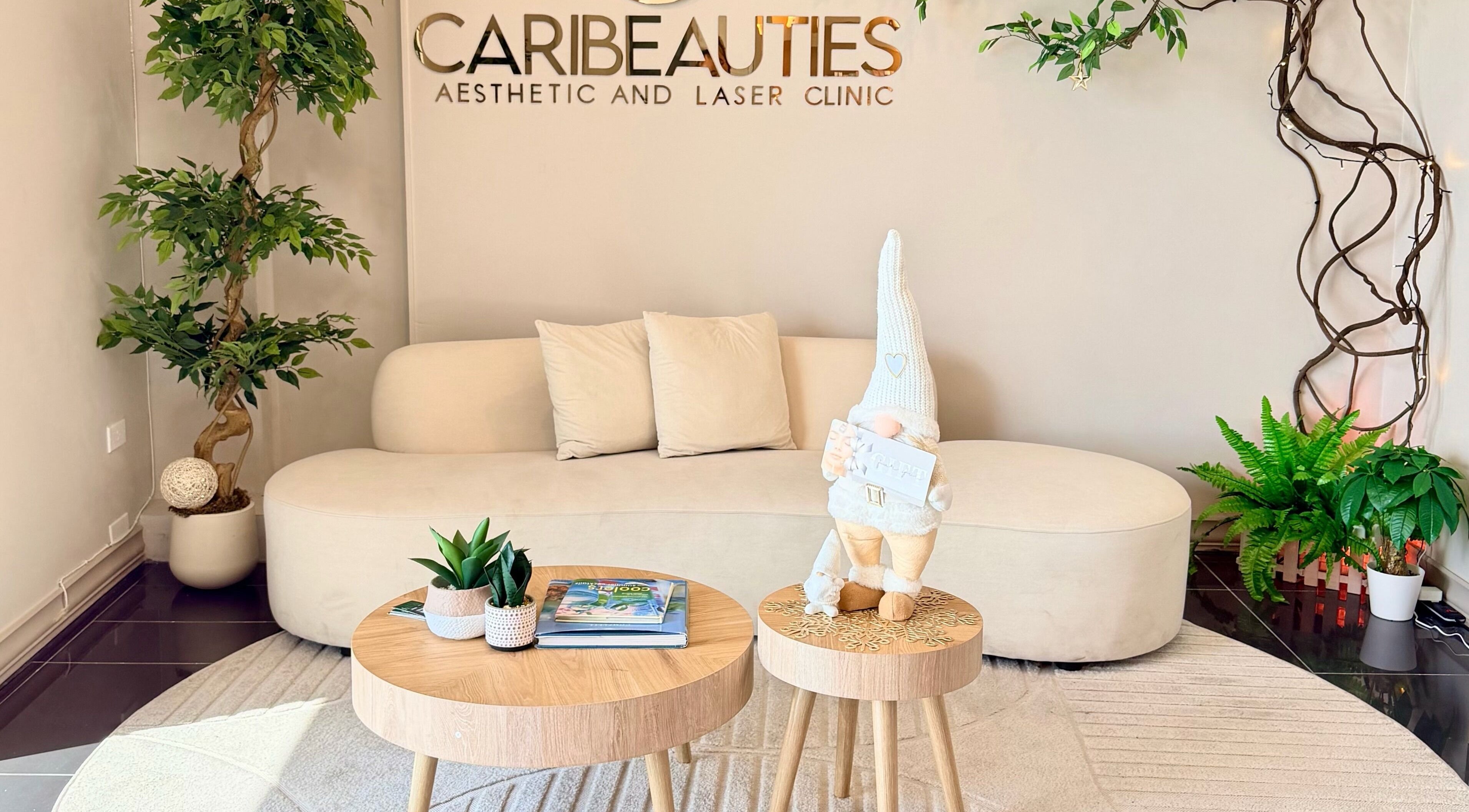 Inviting lounge area at Caribeauties Aesthetic and Laser Clinic, Cole Bay, Sint Maarten, SX with stylish decor.