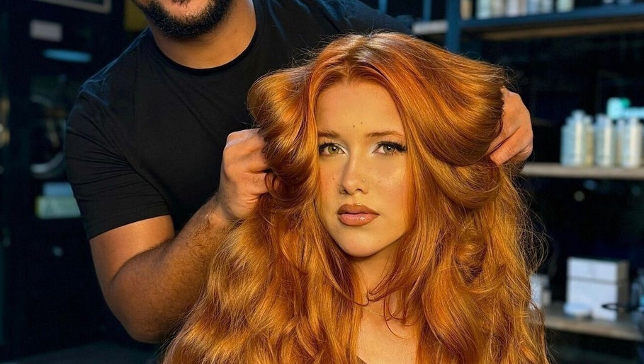 Transformação de cabelo vibrante no JU NOGUEIRA, Aveiro, Aveiro, PT. Estilo e elegância deslumbrantes.