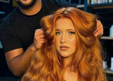 Transformação de cabelo vibrante no JU NOGUEIRA, Aveiro, Aveiro, PT. Estilo e elegância deslumbrantes.