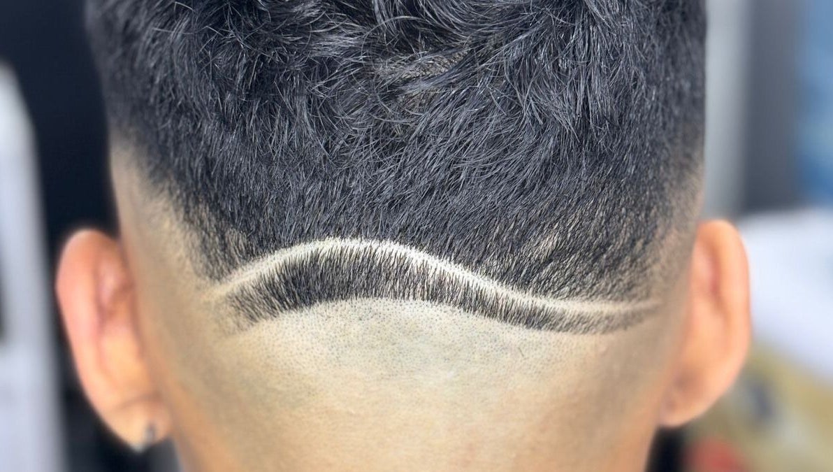 Corte detallado en Costabile Salón Masculino, La Tablada, Provincia De Buenos Aires, AR.