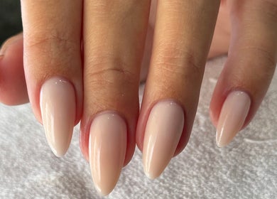 Unhas polidas em nude na Kelly Pinto 24 Nails, Entroncamento, Santarém, PT.