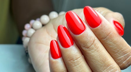 Manicure vermelho vibrante em Kelly Pinto 24 Nails, Entroncamento, Santarém, PT, destacando beleza.