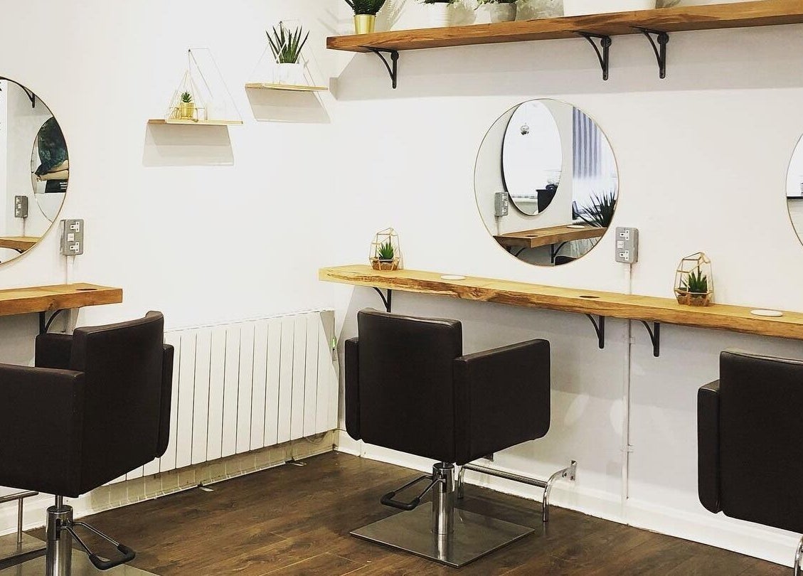 Modern salon at Teal Hair Design in Hull, England, GB, featuring stylish mirrors and sleek chairs.