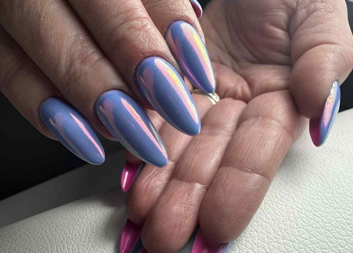 Elegant iridescent nails at ŻanaNailsStudio, Edinburgh, Scotland, GB showcasing vibrant nail art.