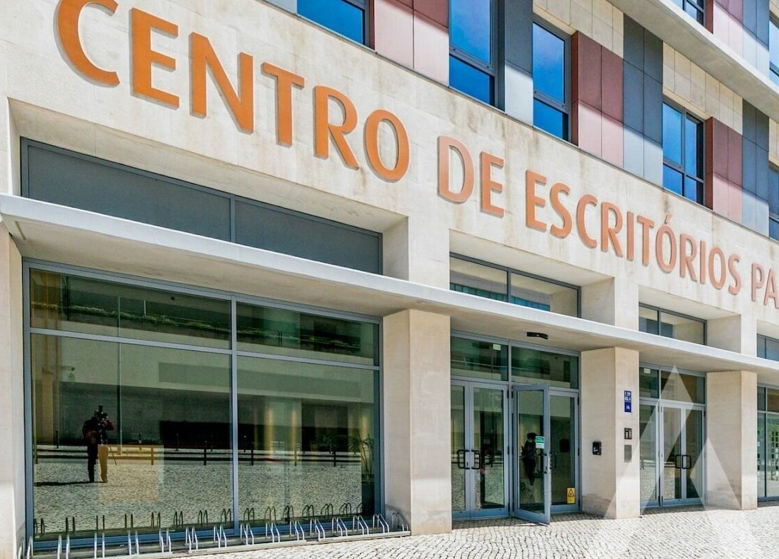 Fachada do edifício Bella Face, Lisboa, Lisboa, PT, com design moderno e acolhedor.