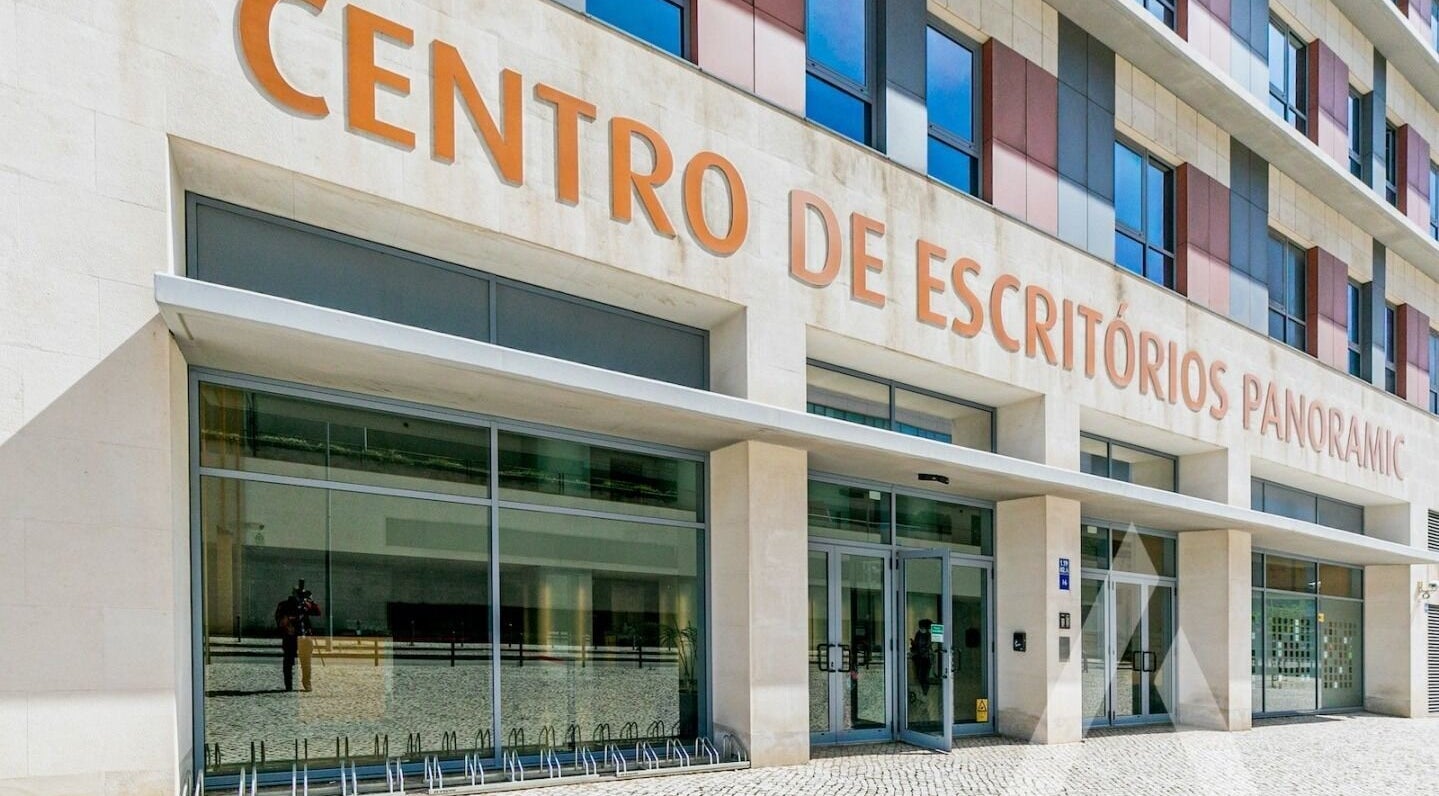 Fachada do edifício Bella Face, Lisboa, Lisboa, PT, com design moderno e acolhedor.