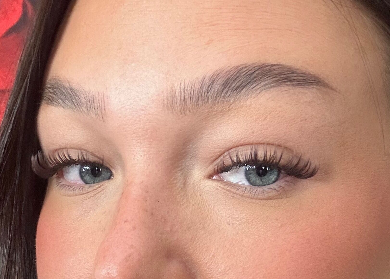 Nærbilde av perfekte vippeforlengelser hos Bellelashes by Aicha, Kristiansund, Møre Og Romsdal, NO.