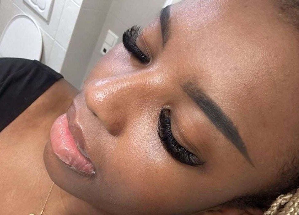 Nærbilde av elegante vipper hos Bellelashes by Aicha i Kristiansund, Møre Og Romsdal, NO.