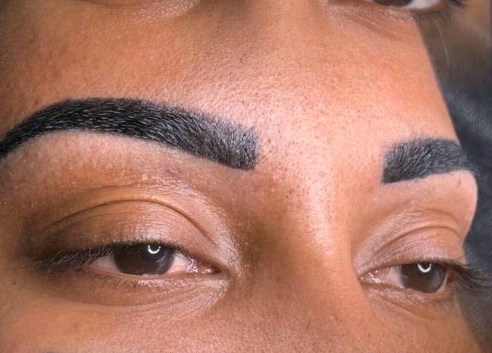 Expertly shaped eyebrows at Nrich Glow, Brabham, Western Australia, AU, showcasing professional beauty services.