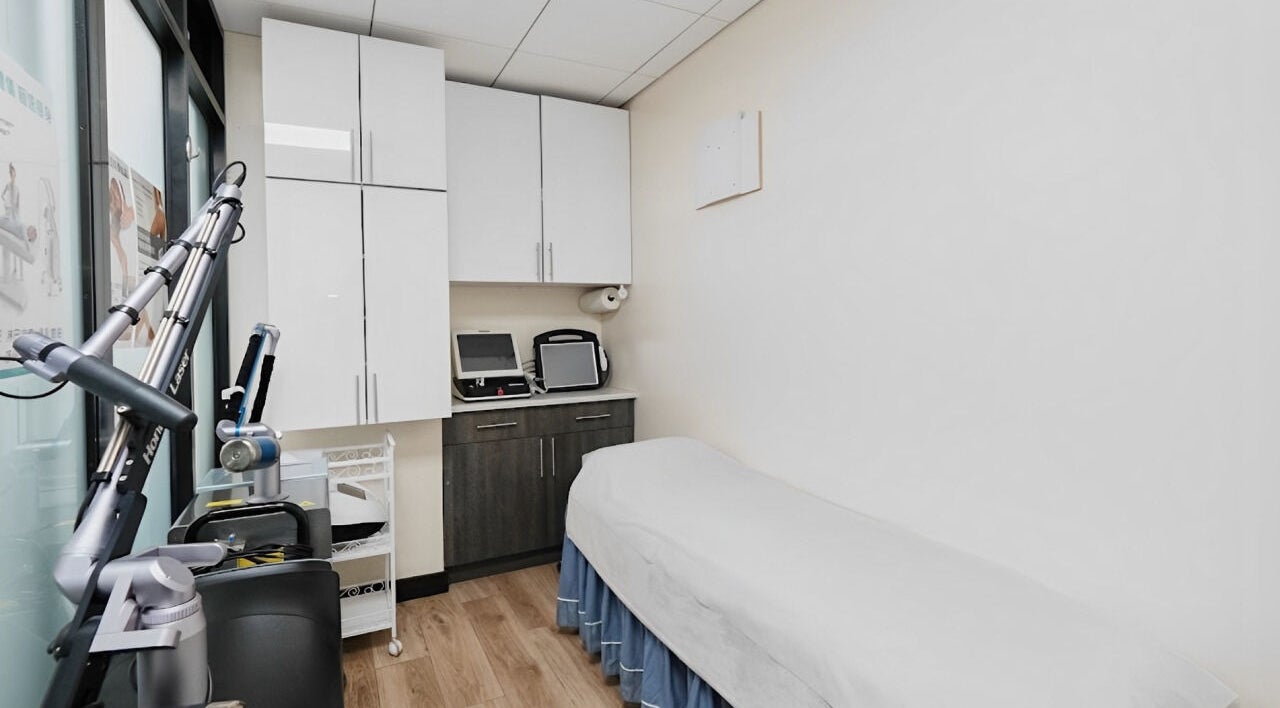 Modern treatment room at HealthKey Group Wellington - Manhattan, New York, US, with spa bed and medical equipment.