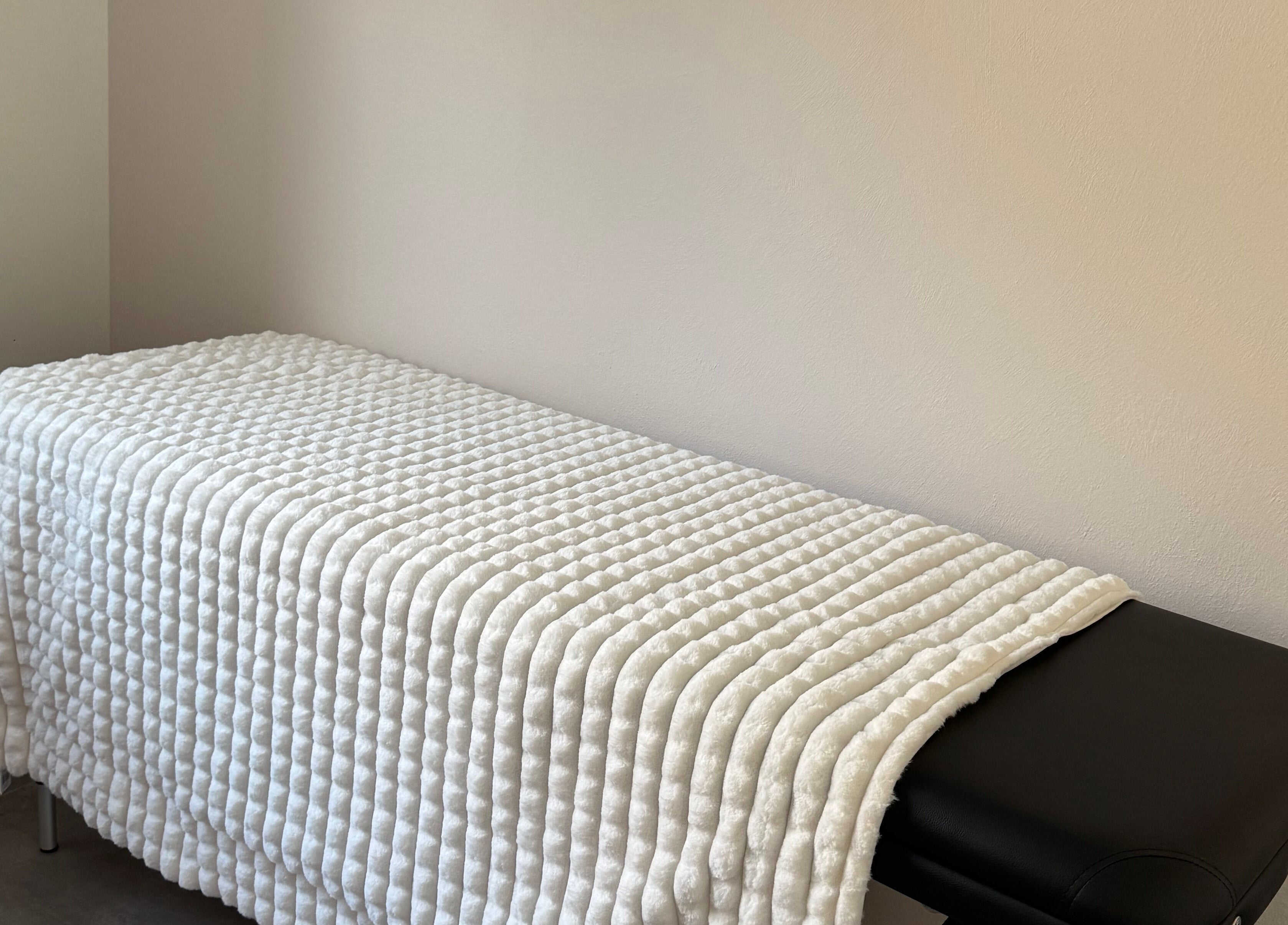 Table de massage confortable chez Le Studio de Nancy, Saint-Pryvé-Saint-Mesmin, Centre-Val de Loire, FR.