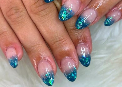 Elegant blue nail art design at TranQuility, Middelburg, Mpumalanga, ZA, showcasing modern manicure style.