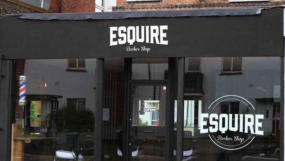 Esquire Barbershop صورة 1