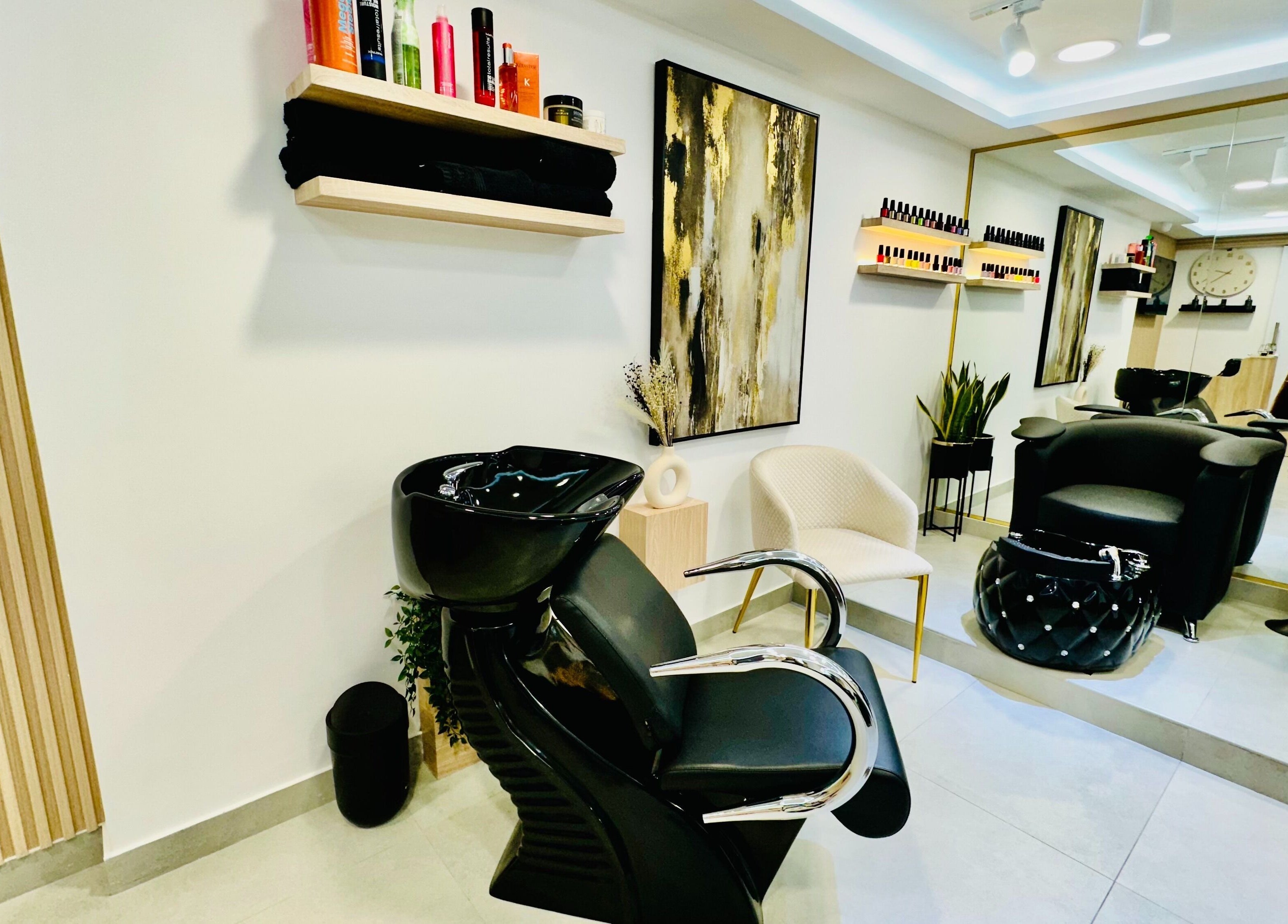 Elegant styling area at S & J Beauty Salon, دبي, دبي, AE with modern decor and plush seating.
