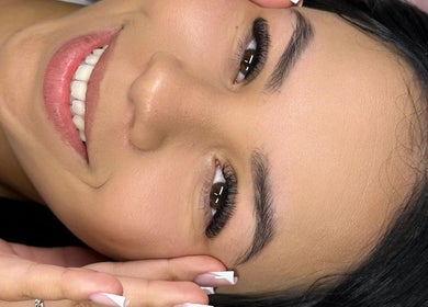 Rosto sorridente após tratamento de beleza em Ingrid Chaves Beauty, Lisboa, Lisboa, PT.