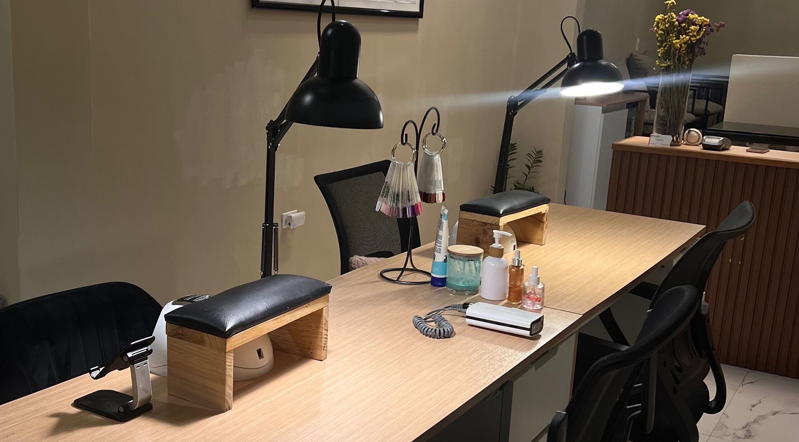 Elegante espacio de manicure en Ma Ga Studio 💙, Caracas, Miranda, VE, listo para un cuidado completo de uñas.