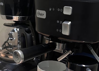 Máquina de café elegante en Ma Ga Studio 💙, Caracas, Miranda, VE, para un ambiente acogedor.