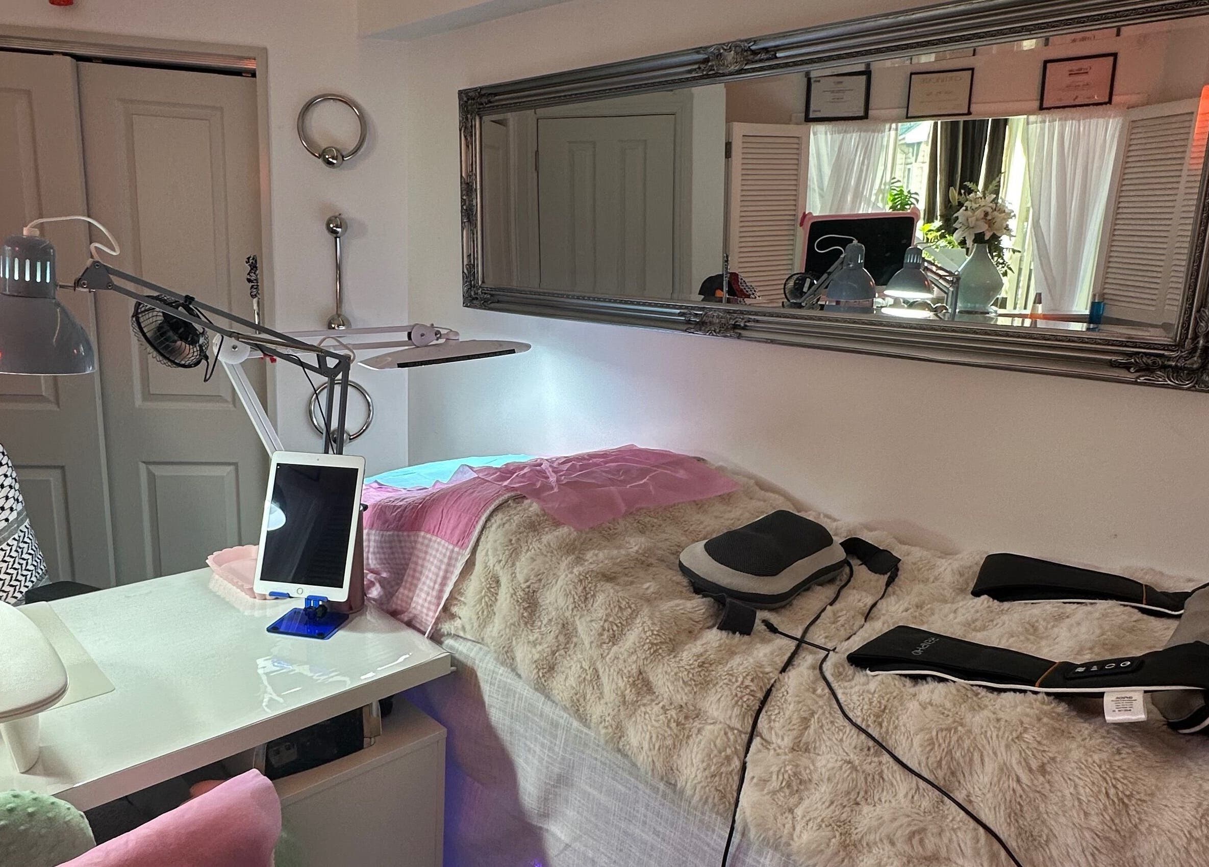 Cozy therapy room at Hecticnails, Wellington, offering tranquil and soothing beauty treatments.