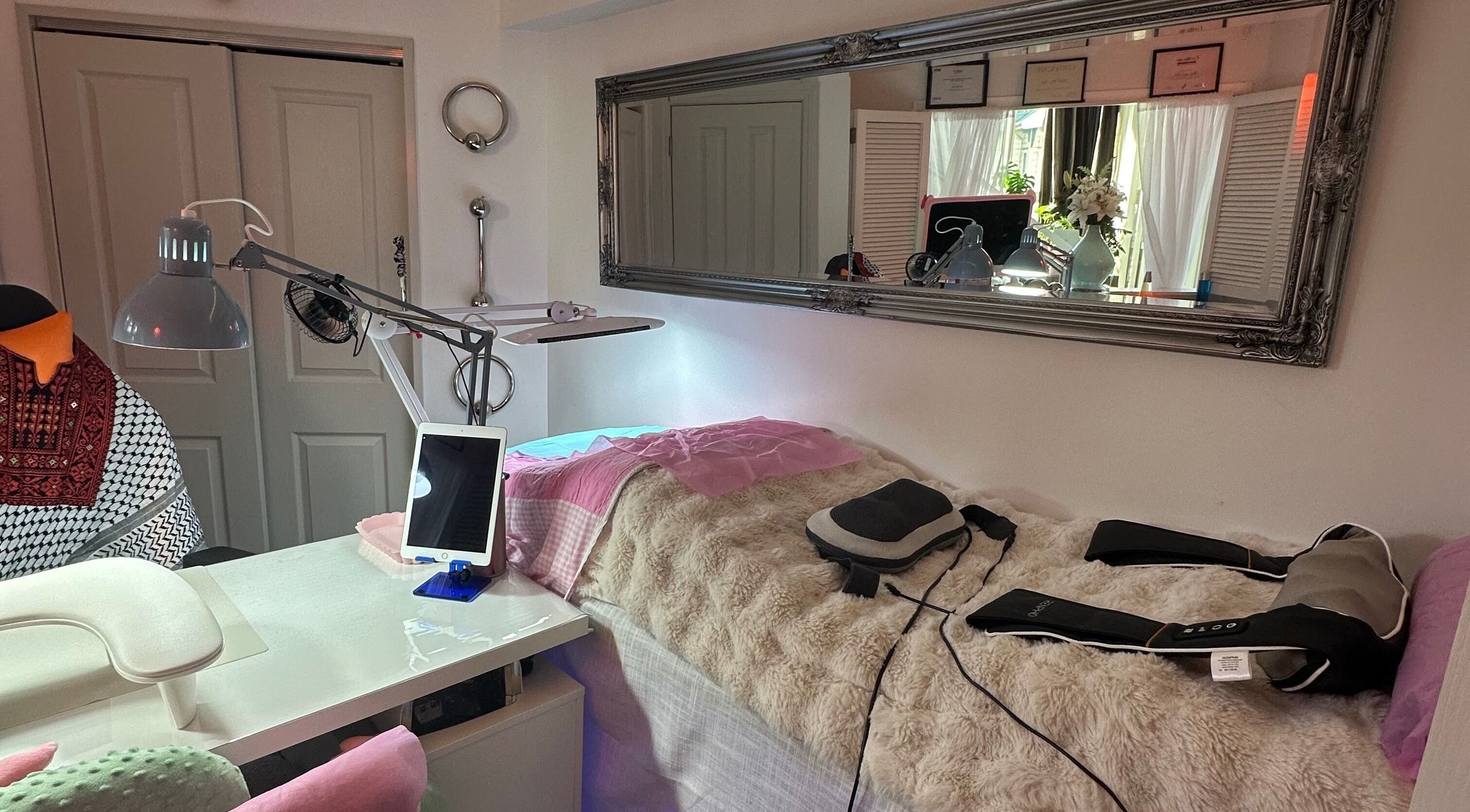 Cozy therapy room at Hecticnails, Wellington, offering tranquil and soothing beauty treatments.