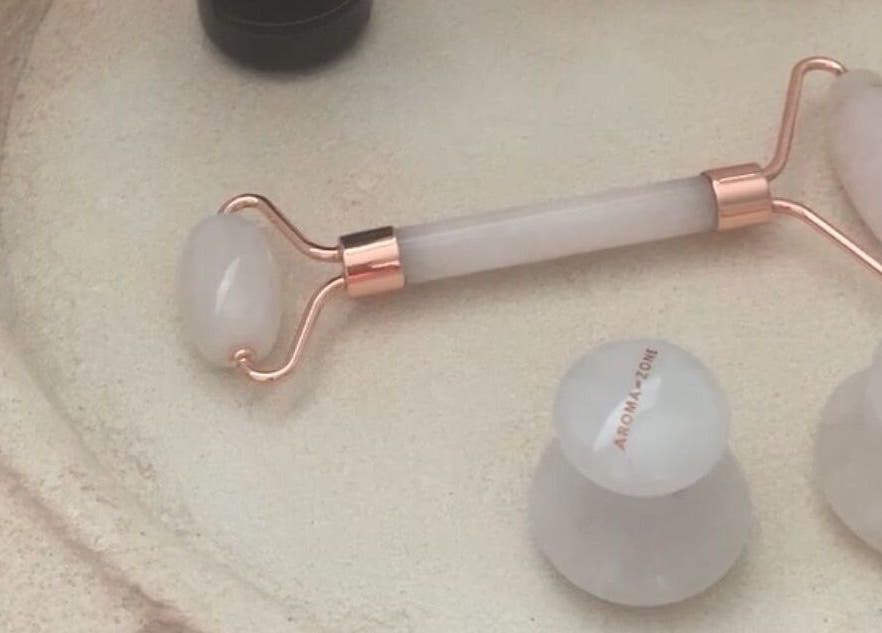 Rouleau de jade et ventouses du spa Bliss Moment à Sergy, Auvergne-rhône-alpes, FR.