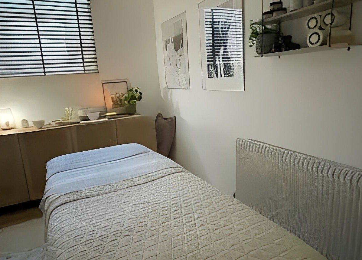 Salon massage élégant chez Bliss Moment, Sergy, Auvergne-rhône-alpes, FR. Parfait pour détente et bien-être.