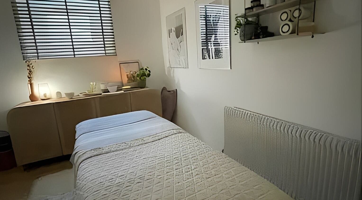 Salon massage élégant chez Bliss Moment, Sergy, Auvergne-rhône-alpes, FR. Parfait pour détente et bien-être.