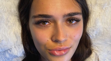 CC BEAUTY BAR image 3