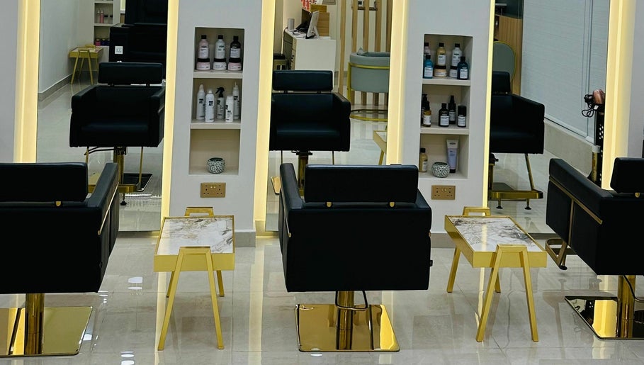 Fresh N Fab Hair Beauty Ladies Salon image 1