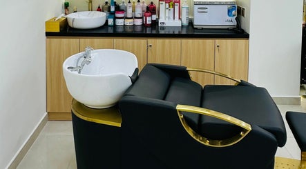 Fresh N Fab Hair Beauty Ladies Salon image 2